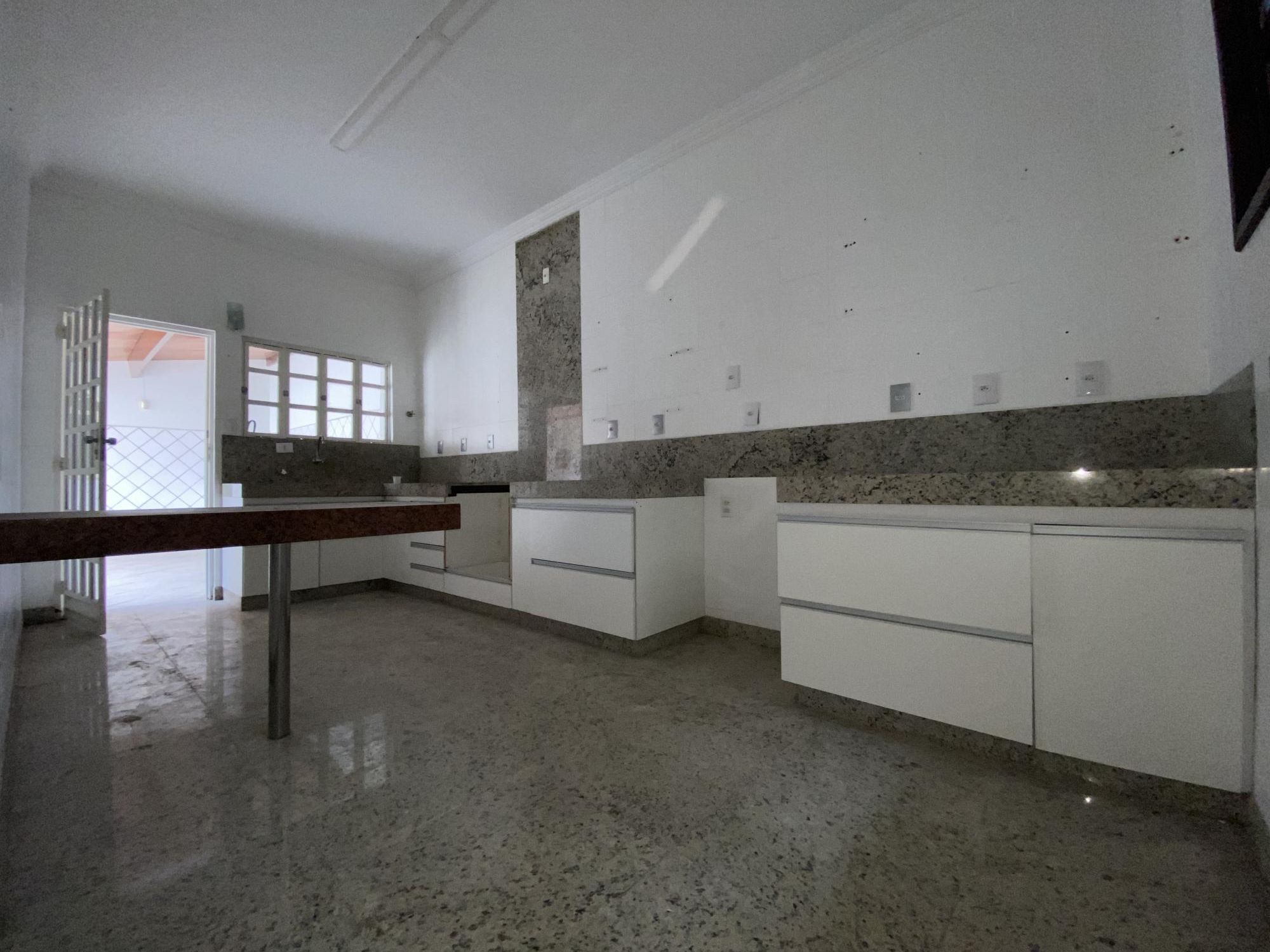 Casa para alugar com 7 quartos, 360m² - Foto 11