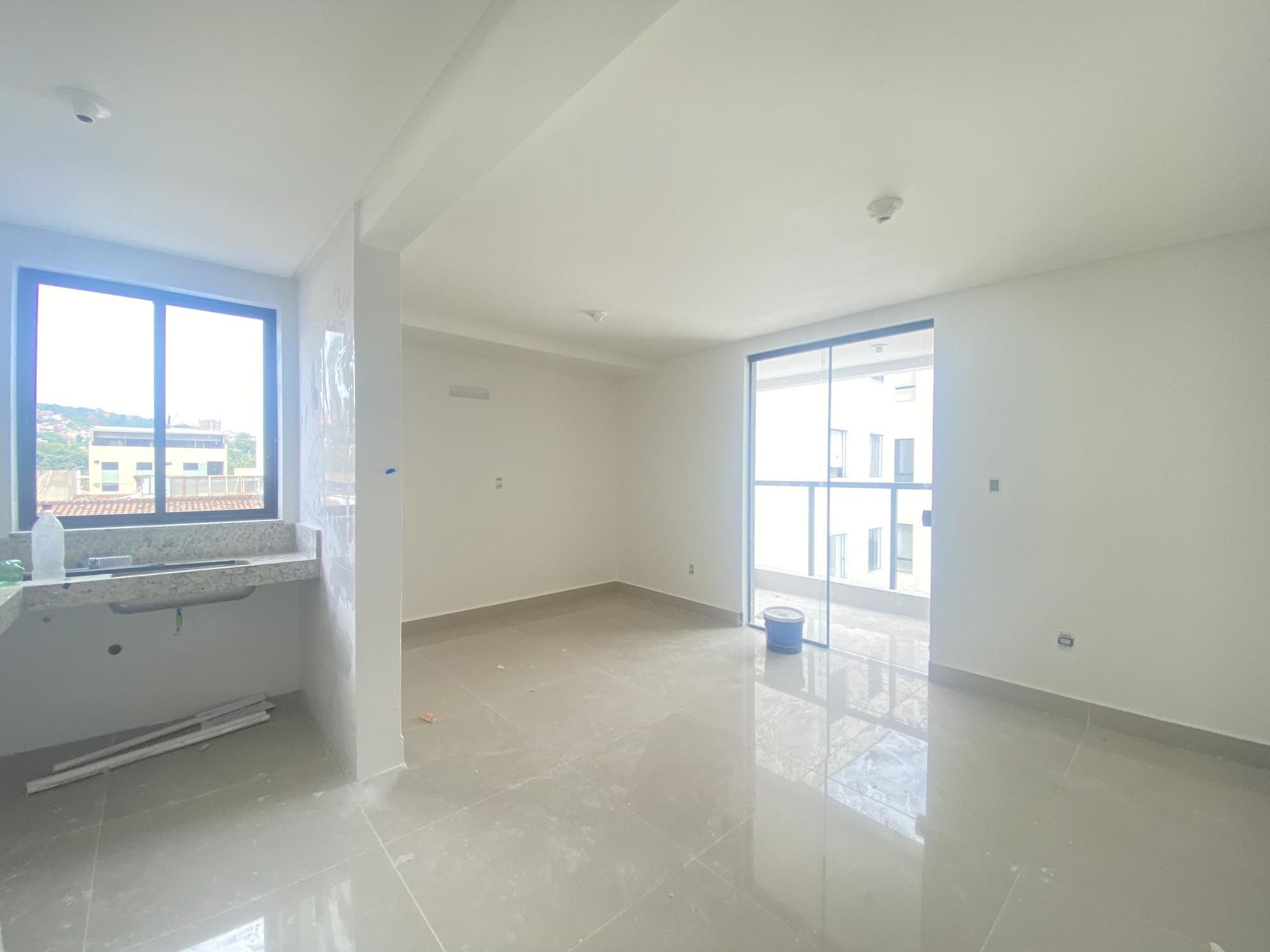 Apartamento à venda com 3 quartos, 80m² - Foto 2