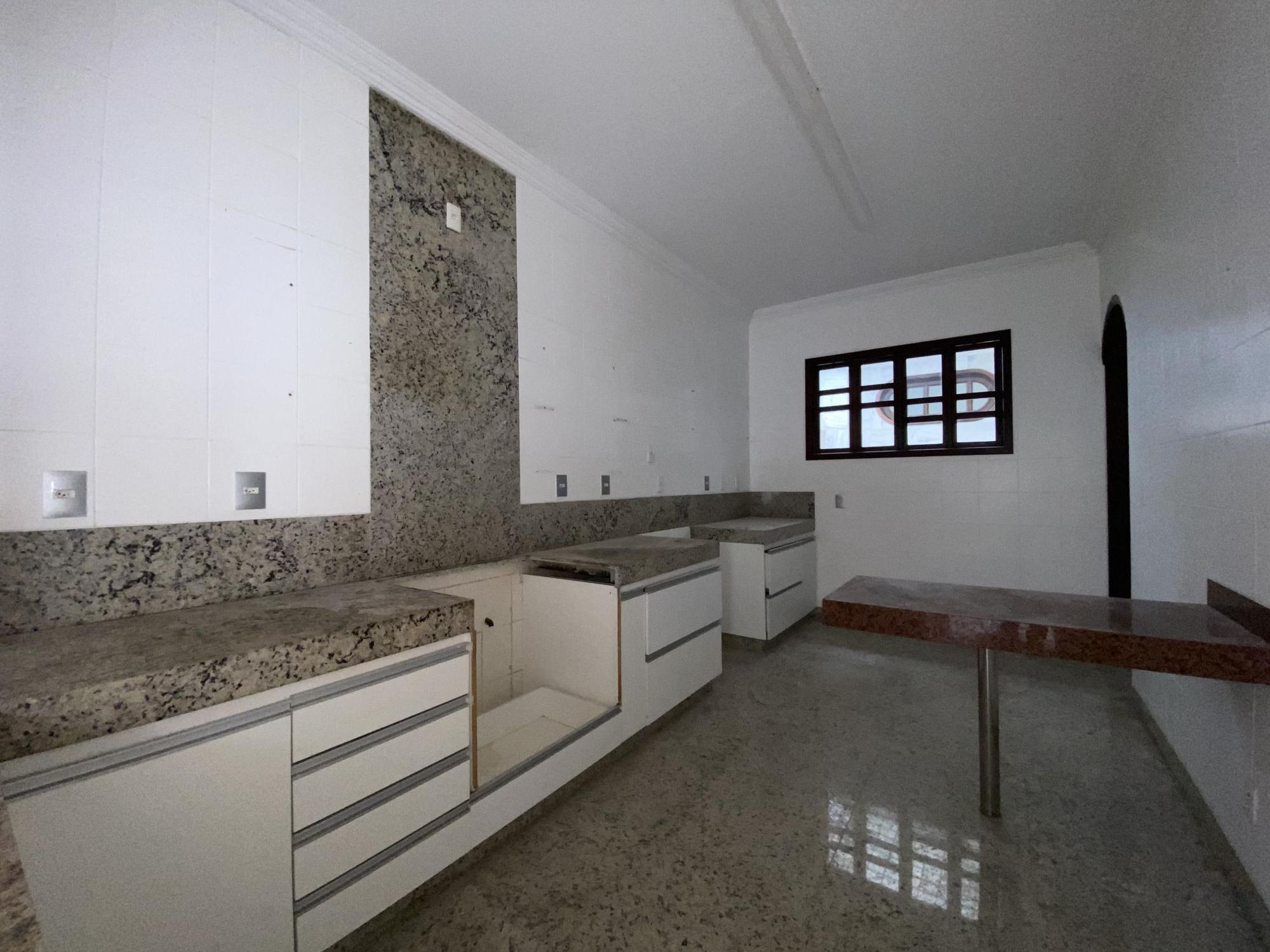 Casa para alugar com 7 quartos, 360m² - Foto 12