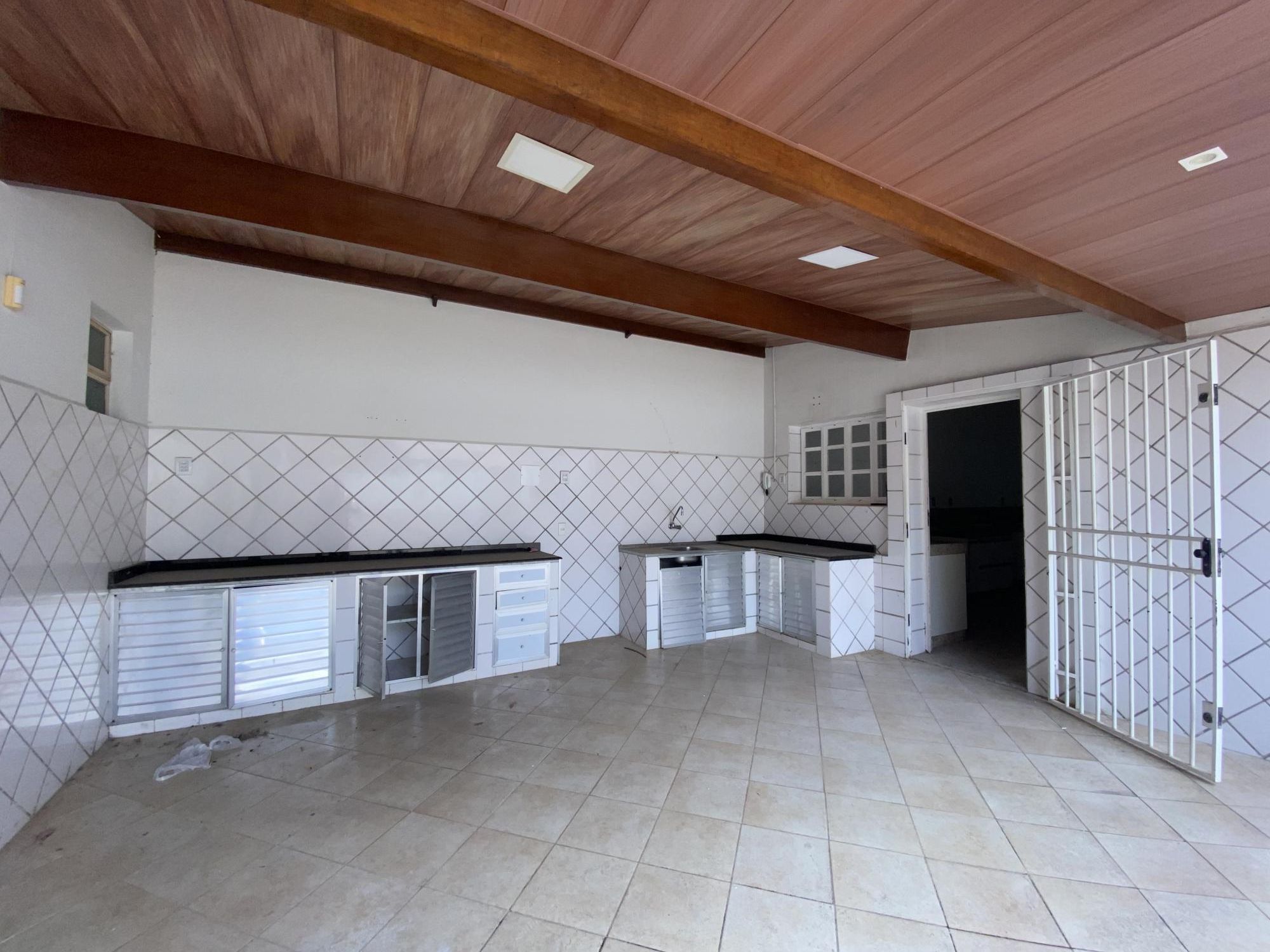 Casa para alugar com 7 quartos, 360m² - Foto 13