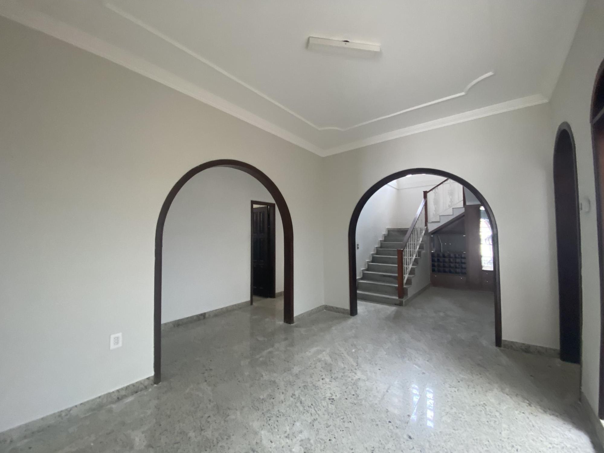 Casa para alugar com 7 quartos, 360m² - Foto 2