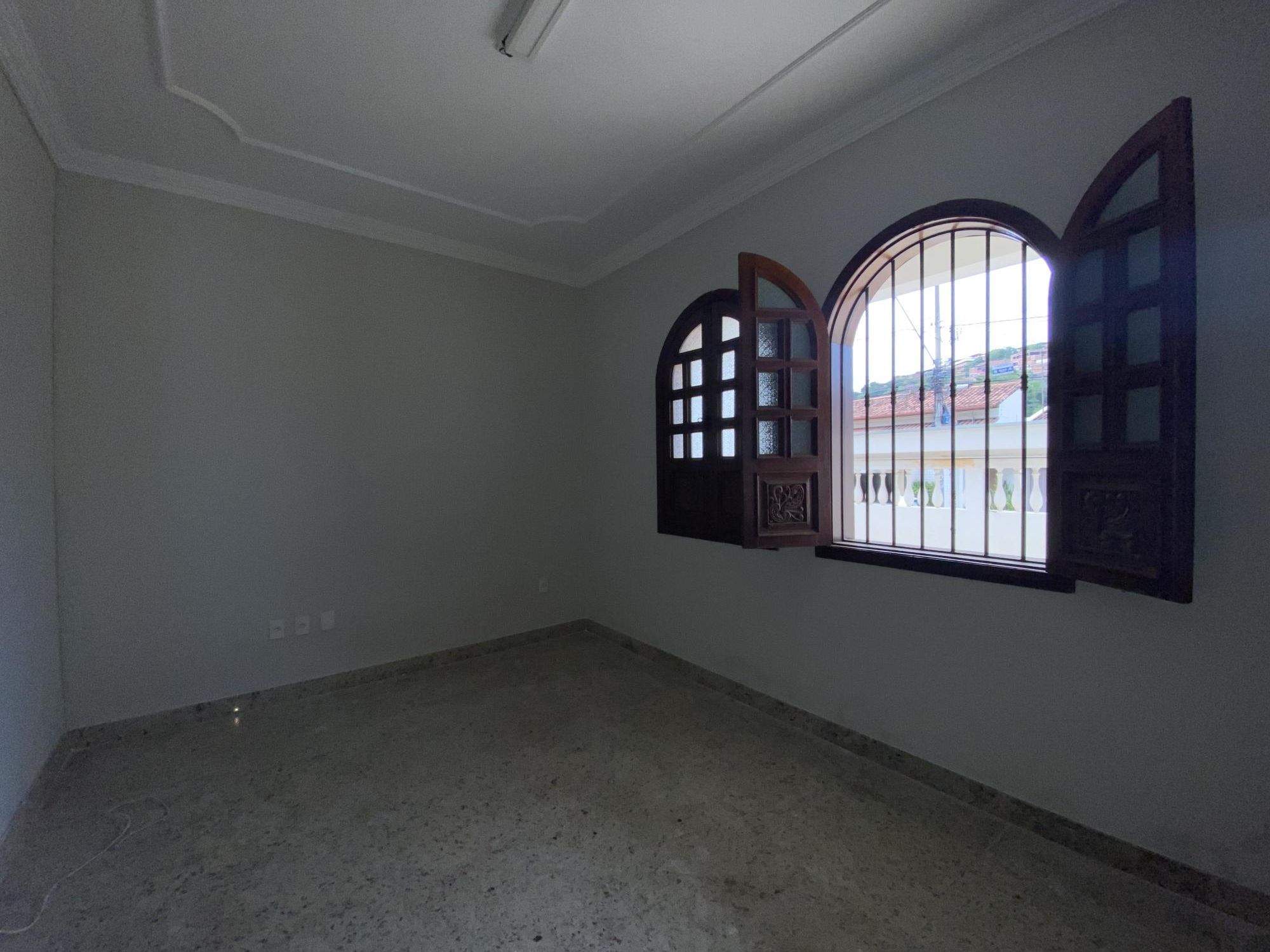 Casa para alugar com 7 quartos, 360m² - Foto 9