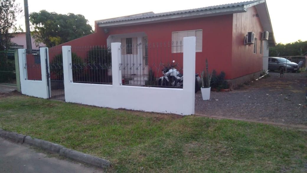 Casa à venda com 3 quartos, 90m² - Foto 1