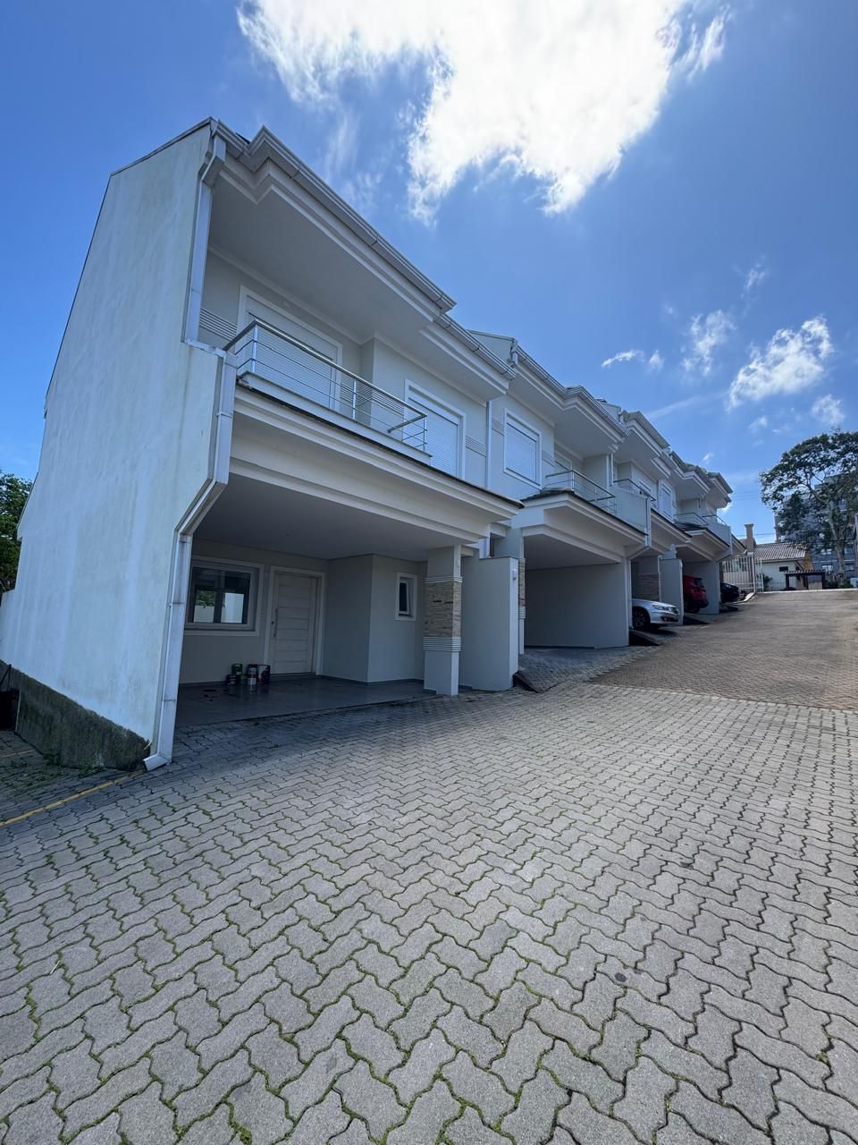 Oportunidade/Sobrado novo/Ágora House/Canoas/3Dorm/Suite/3 vagas de garagem