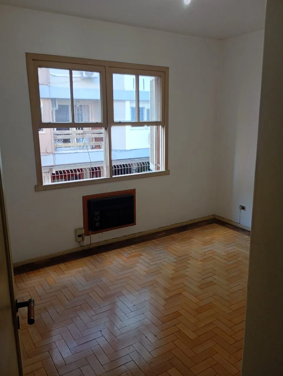 Apartamento, 2 dormitórios no bairro Santana em Porto Alegre para Comprar