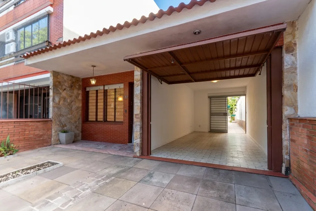 Casa com 165m², 2 dormitórios no bairro Petrópolis em Porto Alegre para Comprar