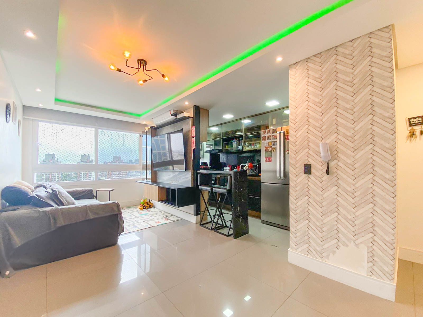 Apartamento, 2 dormitórios no bairro São Sebastião em Porto Alegre para Comprar