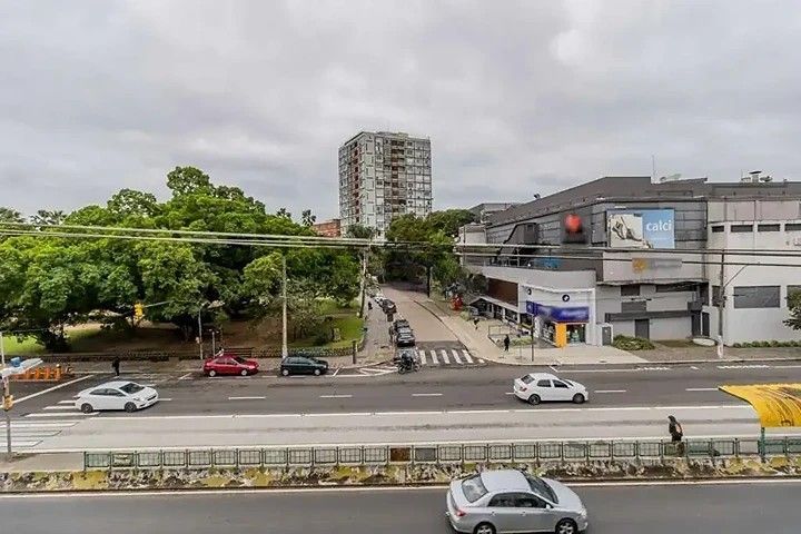 Sala comercial à venda na Avenida Azenha/ 68M²