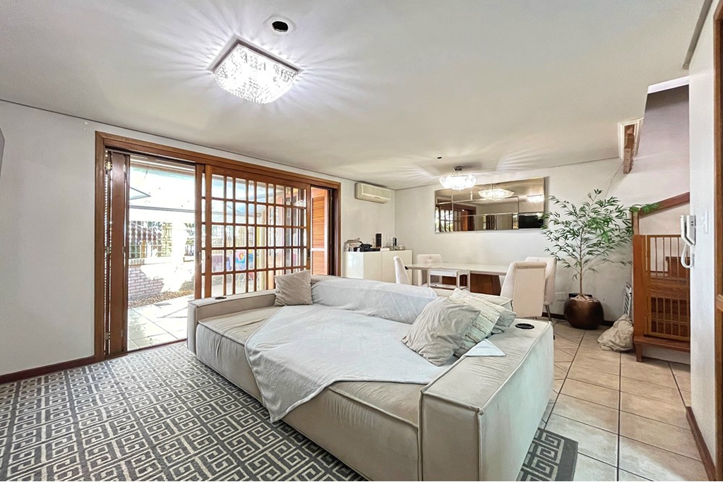 Casa de Condomínio com 171m², 3 dormitórios no bairro Pedra Redonda em Porto Alegre para Comprar