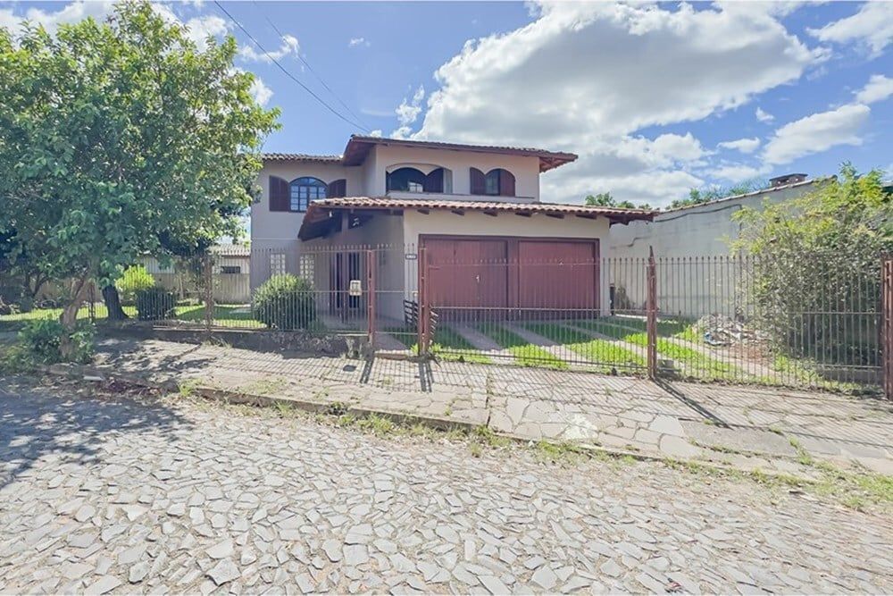 Casa com 208m², 5 dormitórios no bairro Rubem Berta em Porto Alegre para Comprar