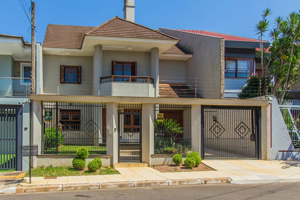 Casa com 192m², 4 dormitórios no bairro Moinhos de Vento em Canoas para Comprar