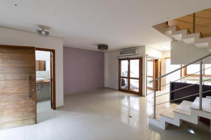 Casa de Condomínio, 3 dormitórios no bairro Hípica em Porto Alegre para Comprar