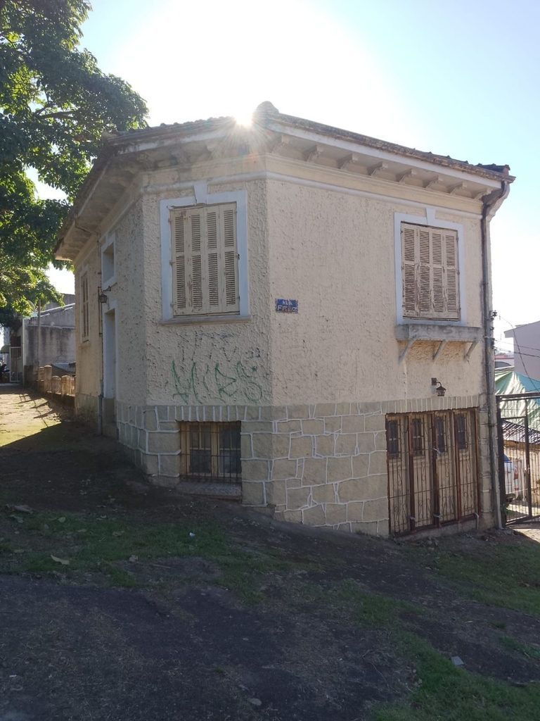 Casa com 120m², 2 dormitórios no bairro Santo Antônio em Porto Alegre para Comprar