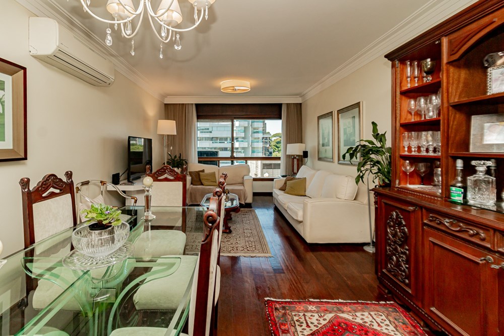 Apartamento com 120m², 3 dormitórios no bairro Rio Branco em Porto Alegre para Comprar