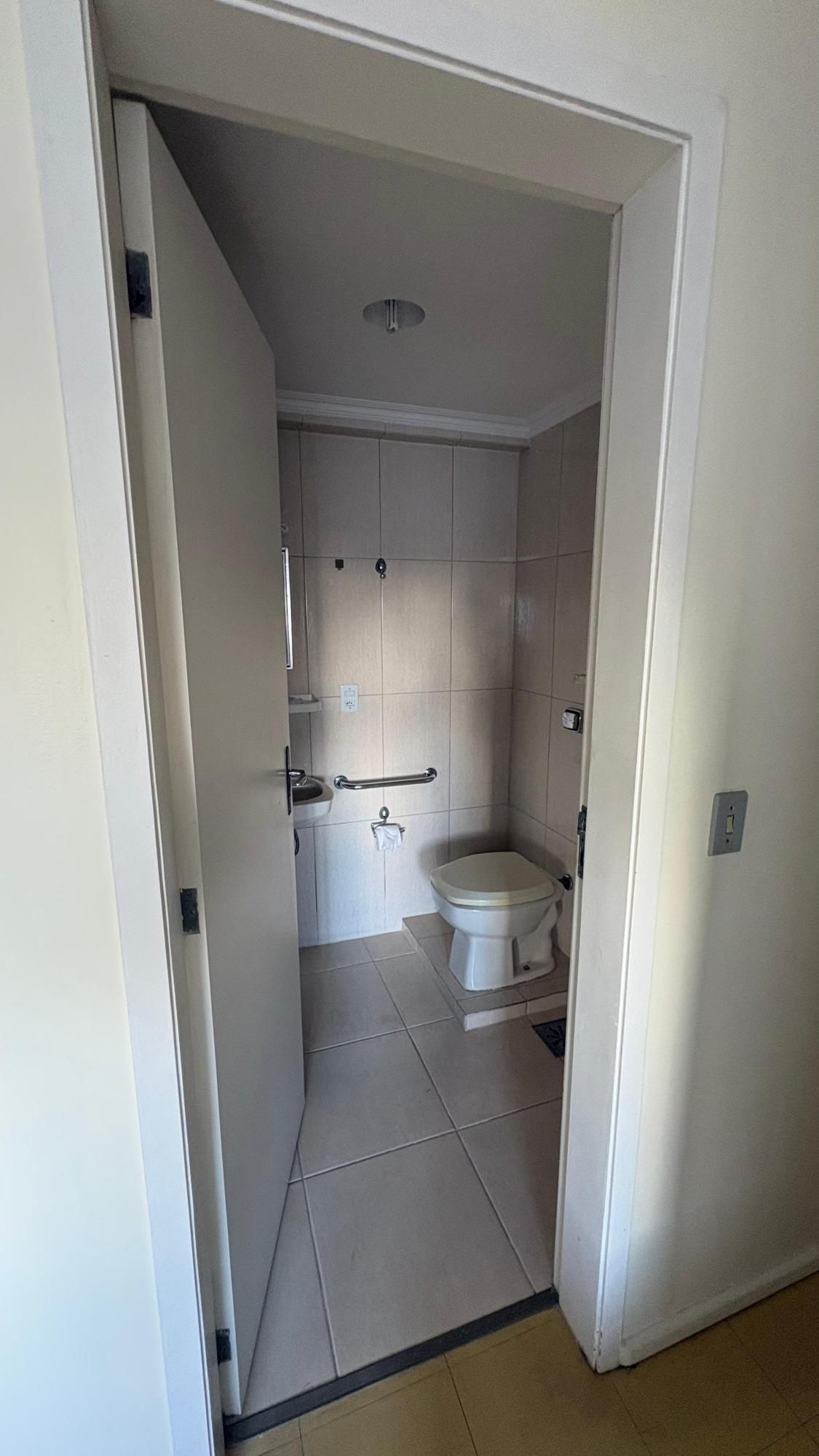 Apartamento de 2 dorm./ na Av. Independência, / Em frente ao Complexo Hospitalar Santa Casa e próximo à UFRGS.