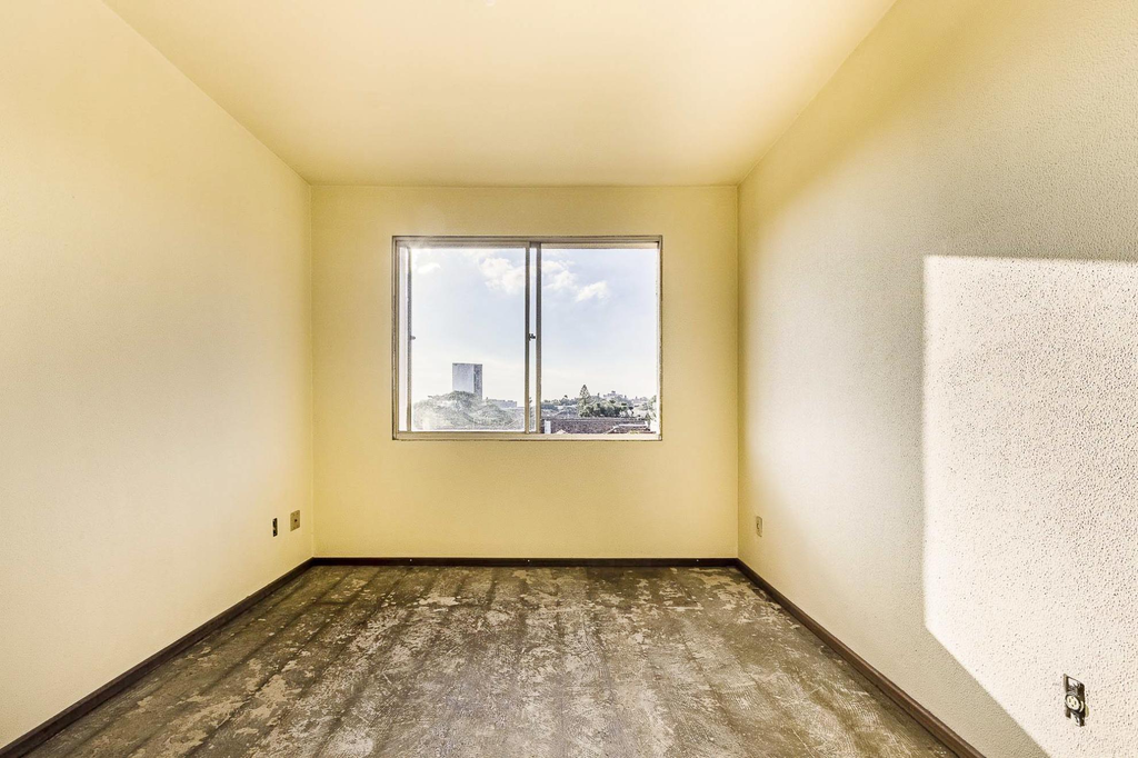 Apartamento com 57m², 2 dormitórios no bairro Cristal em Porto Alegre para Comprar