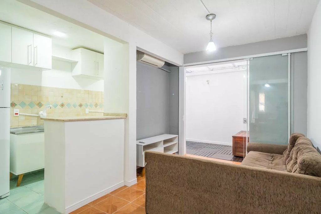 Apartamento com 57m², 2 dormitórios no bairro Menino Deus em Porto Alegre para Comprar