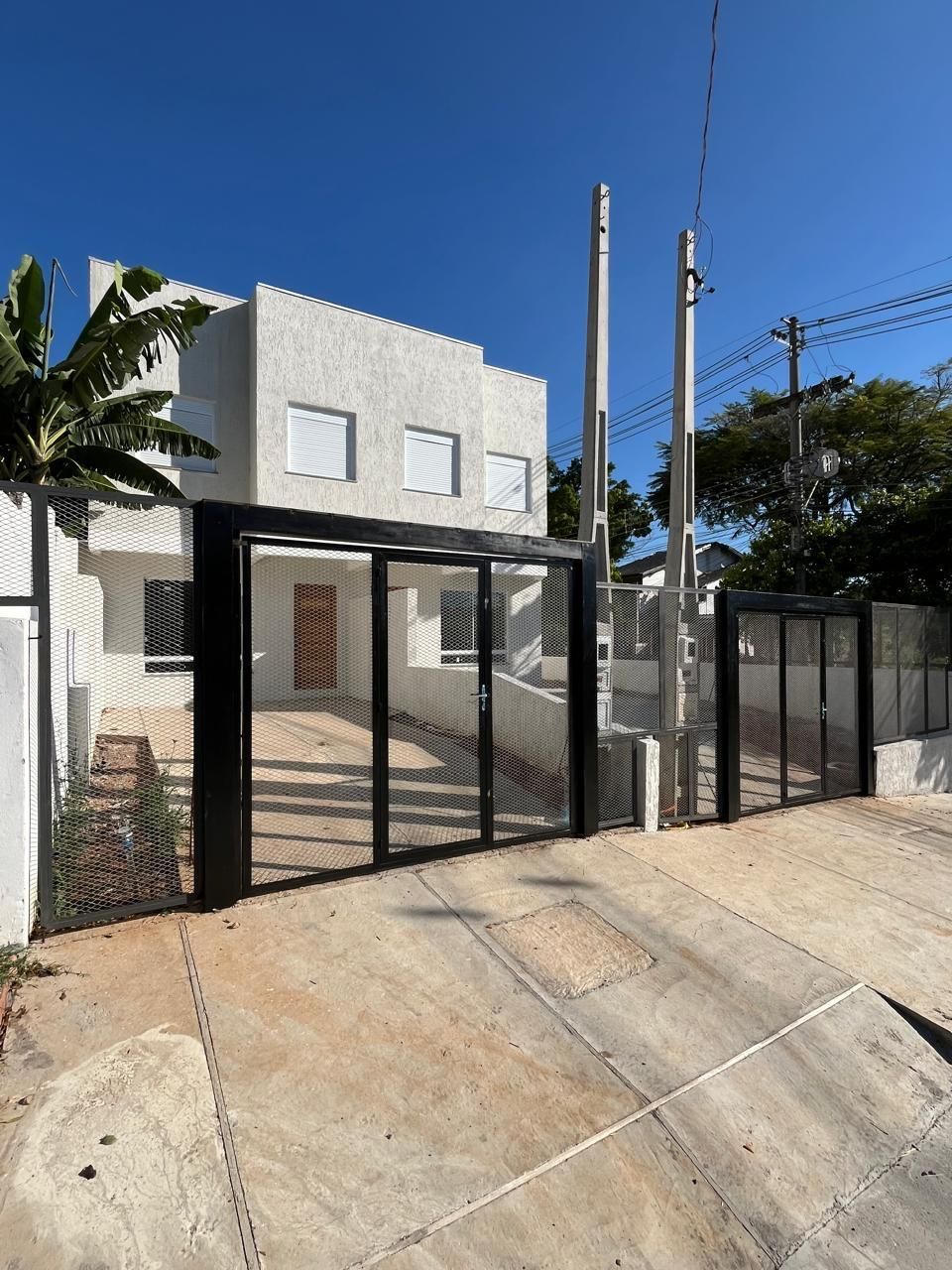 Casa, 2 dormitórios no bairro Nonoai em Porto Alegre para Comprar