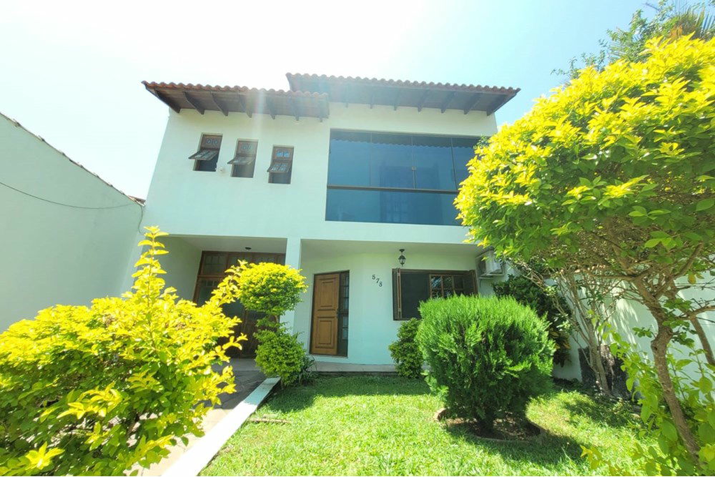 Casa com 120m², 3 dormitórios no bairro Santa Isabel em Viamão para Comprar