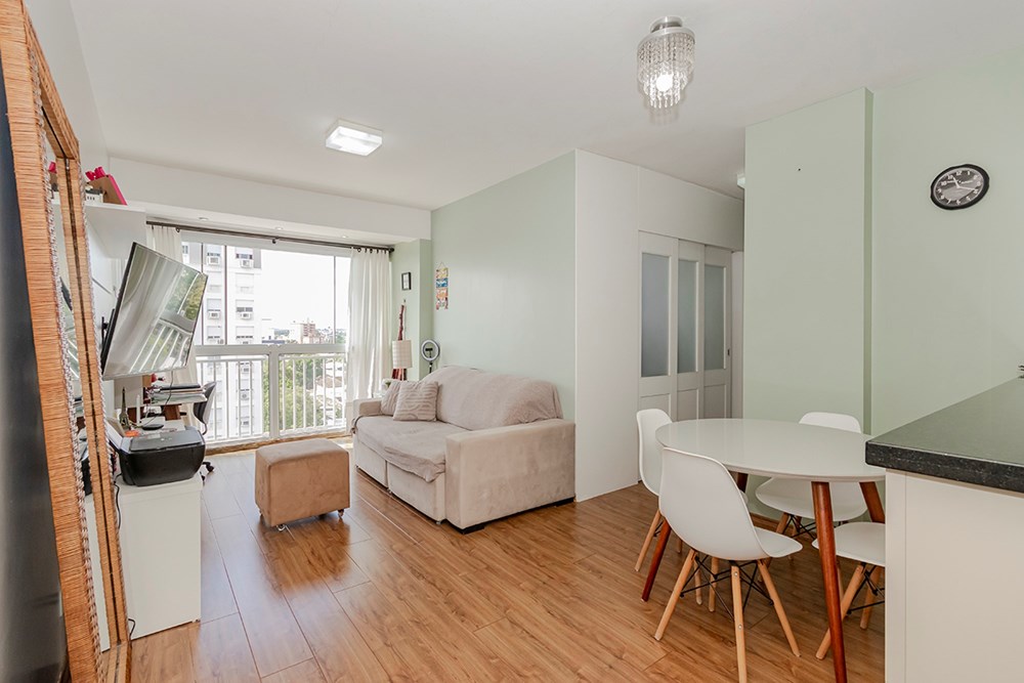 Apartamento com 60m², 2 dormitórios no bairro Cristo Redentor em Porto Alegre para Comprar