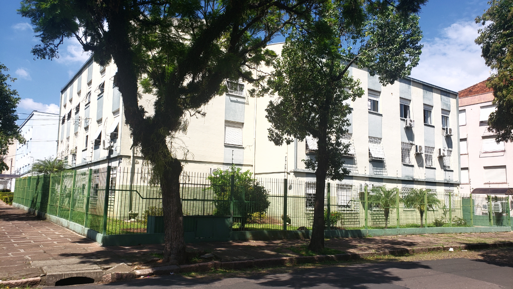Apartamento com 60m², 2 dormitórios no bairro São Sebastião em Porto Alegre para Comprar