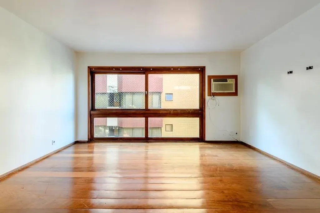 Apartamento com 120m², 3 dormitórios no bairro Moinhos de Vento em Porto Alegre para Comprar