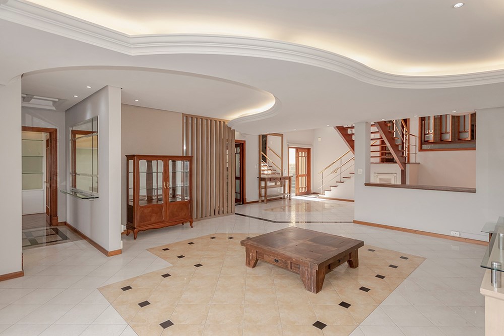 Casa com 550m², 6 dormitórios no bairro Vila Jardim em Porto Alegre para Comprar