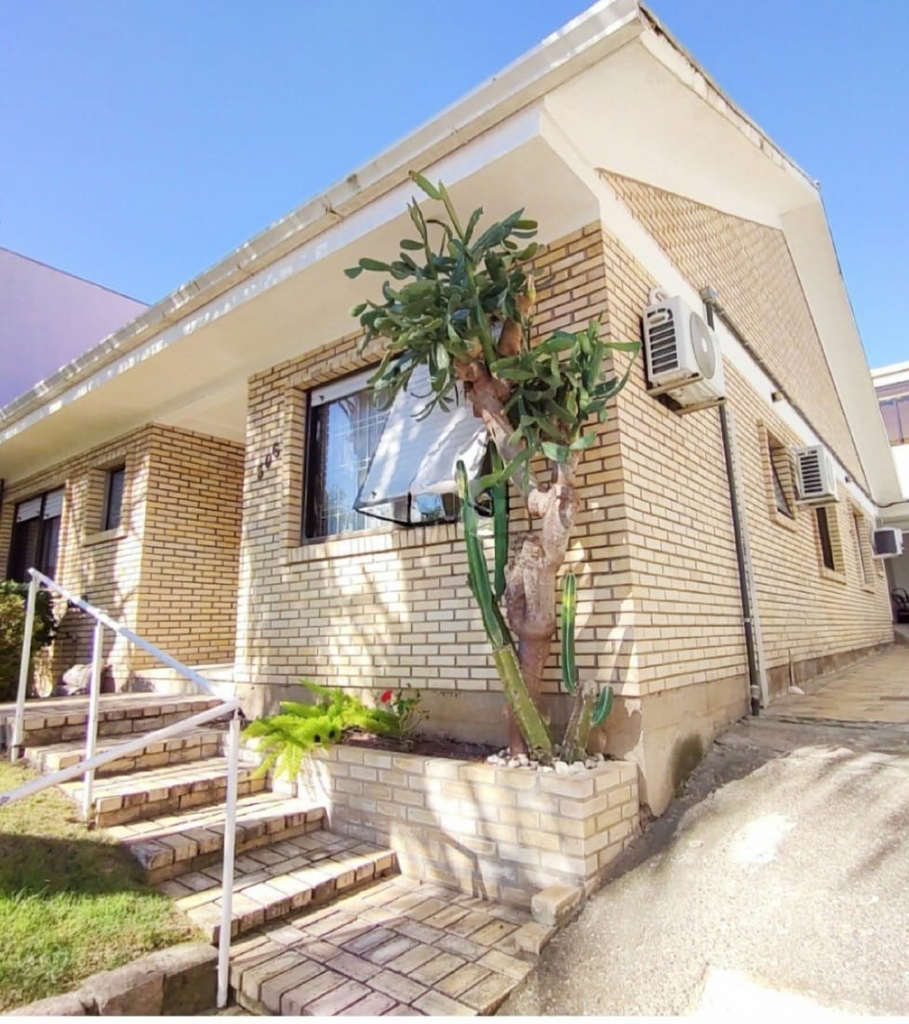 Casa com 153m², 4 dormitórios no bairro Jardim Itu em Porto Alegre para Comprar