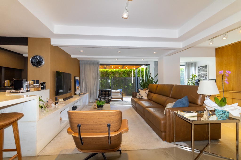 Apartamento Garden com 155m², 2 dormitórios no bairro Chácara das Pedras em Porto Alegre para Comprar