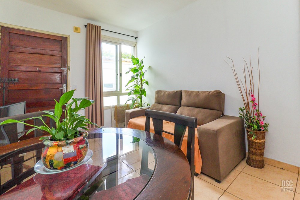 Apartamento com 54m², 2 dormitórios no bairro Cavalhada em Porto Alegre para Comprar