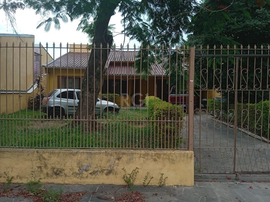 Casa à venda com 3 quartos, 219m² - Foto 2