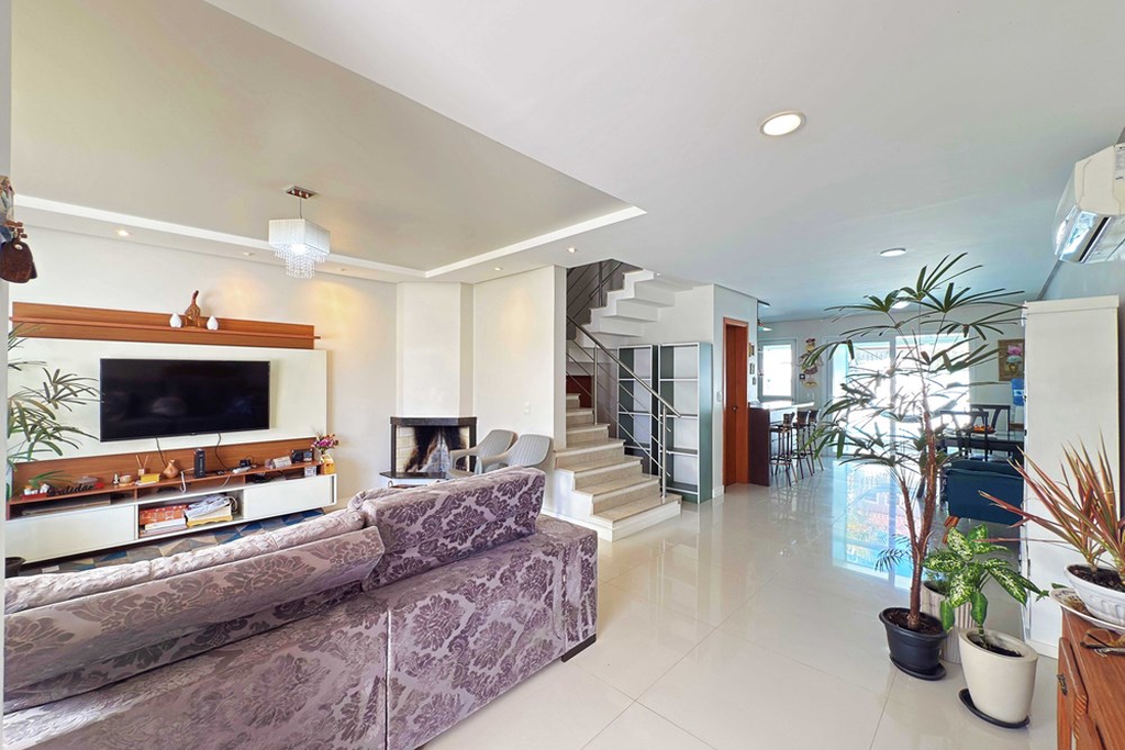 Casa com 171m², 3 dormitórios no bairro Hípica em Porto Alegre para Comprar