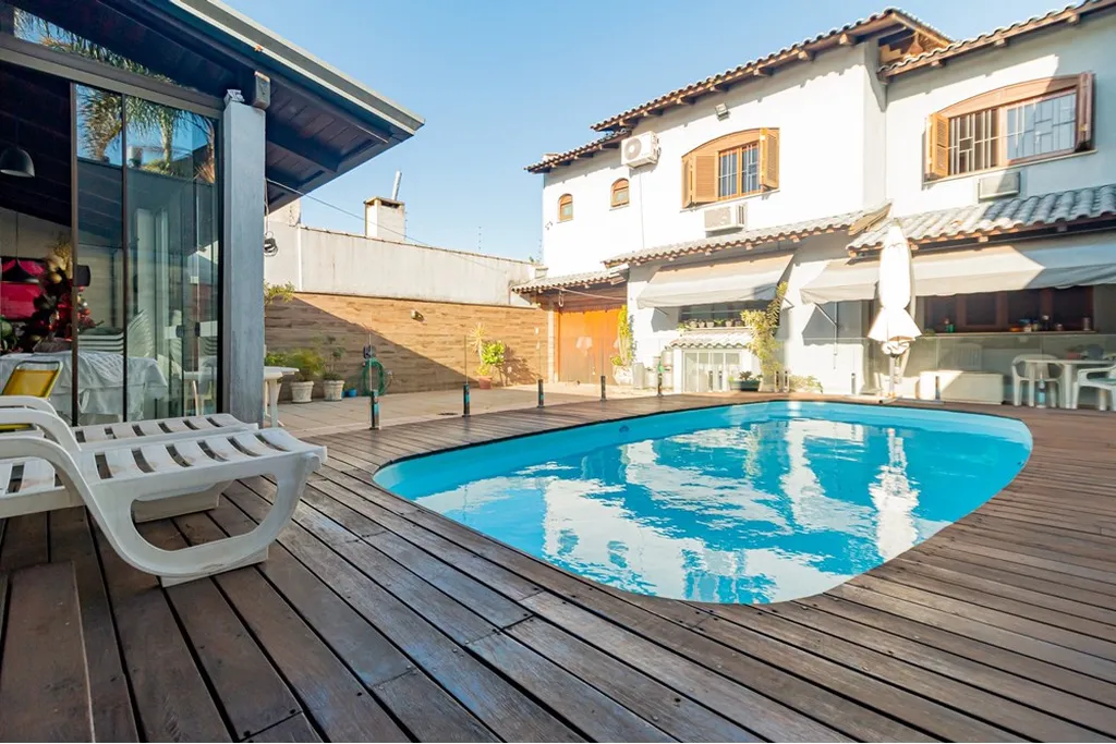 Casa com 280m², 4 dormitórios no bairro Jardim Planalto em Porto Alegre para Comprar