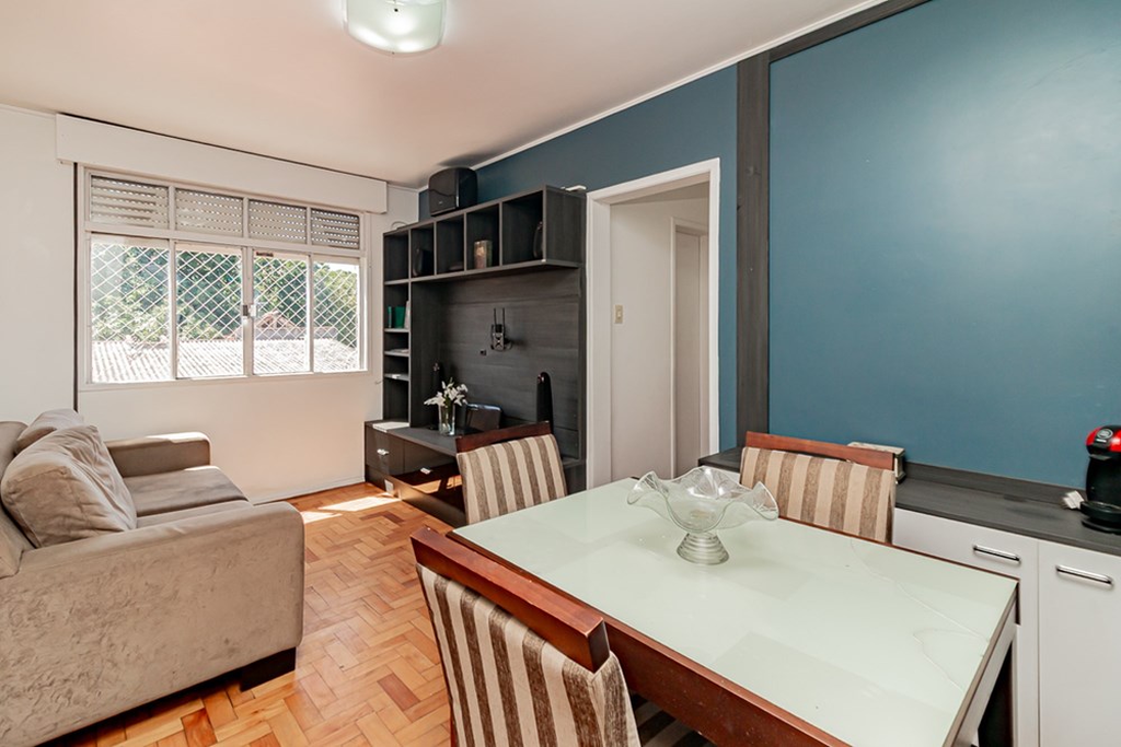 Apartamento com 56m², 2 dormitórios no bairro Passo da Areia em Porto Alegre para Comprar