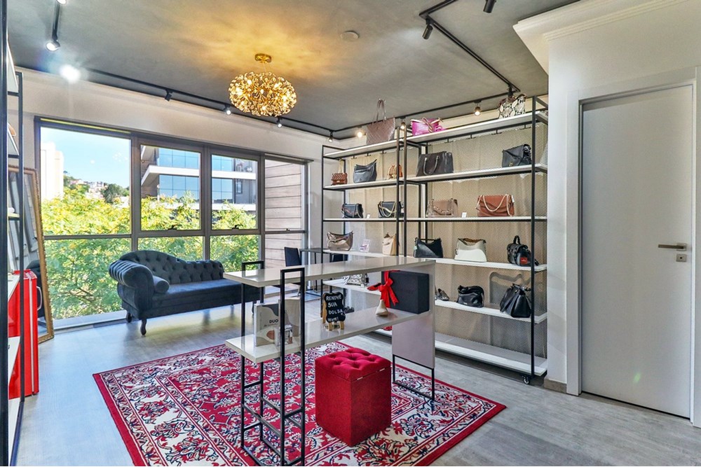 Prédio Residencial com 33m² no bairro Tristeza em Porto Alegre para Comprar