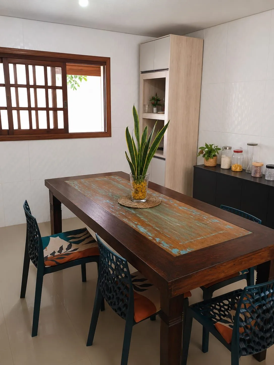 Sobrado 3 Dorm/ 2 Vagas garagem/ Exelente localização