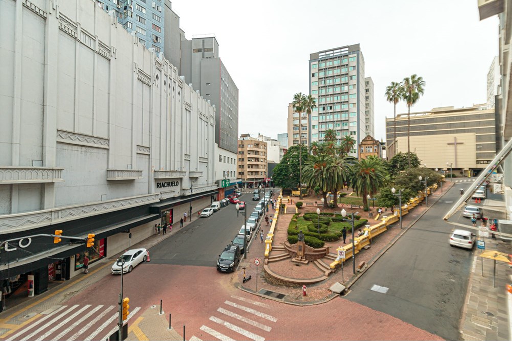 Apartamento com 50m², 2 dormitórios no bairro Centro Histórico em Porto Alegre para Comprar