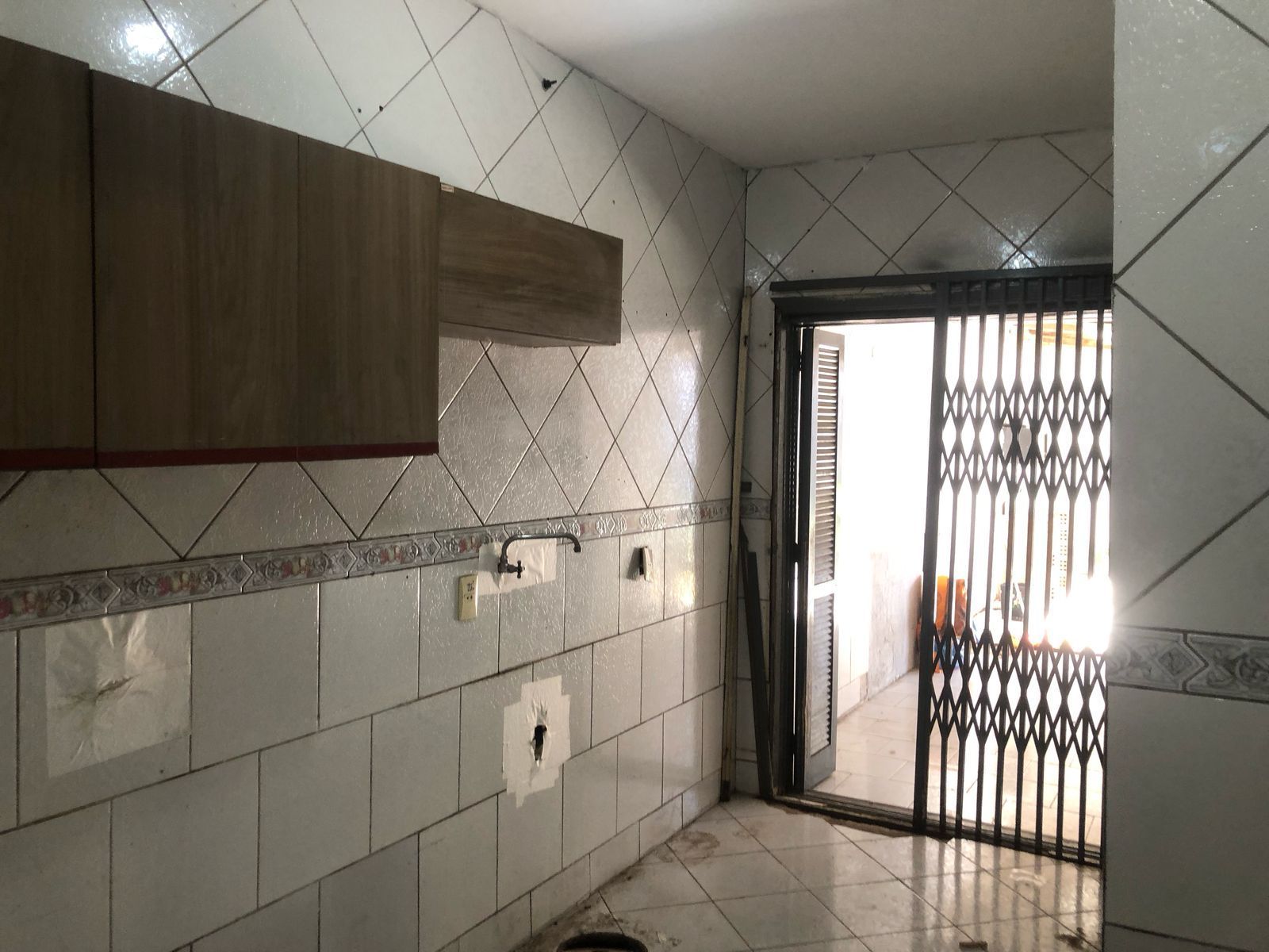 Casa à venda com 2 quartos, 69m² - Foto 2