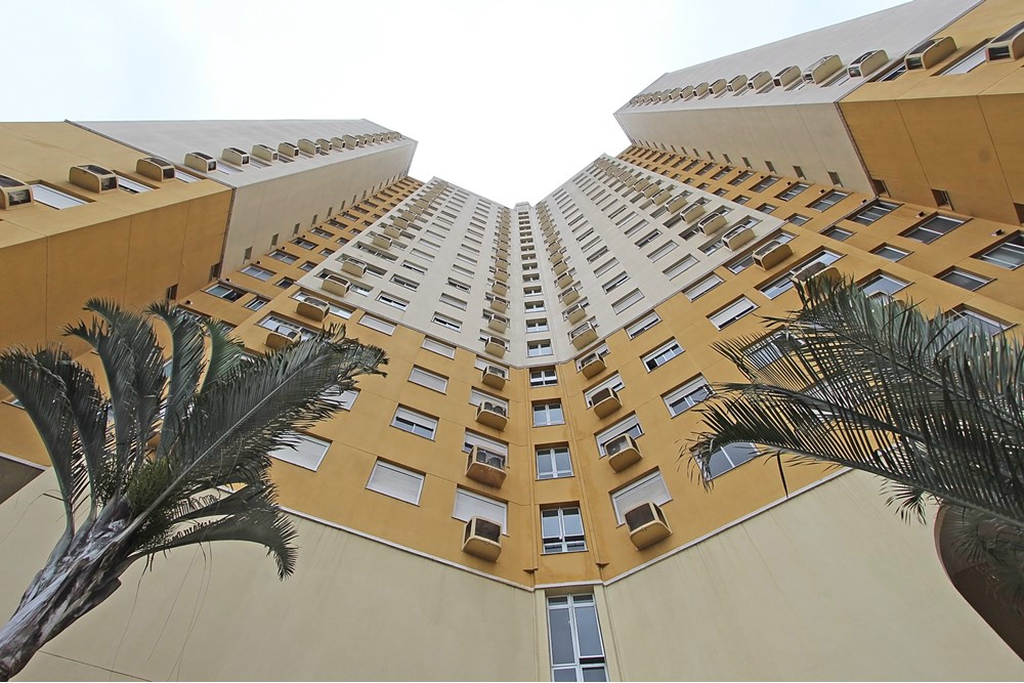 Apartamento com 65m², 3 dormitórios no bairro Partenon em Porto Alegre para Comprar