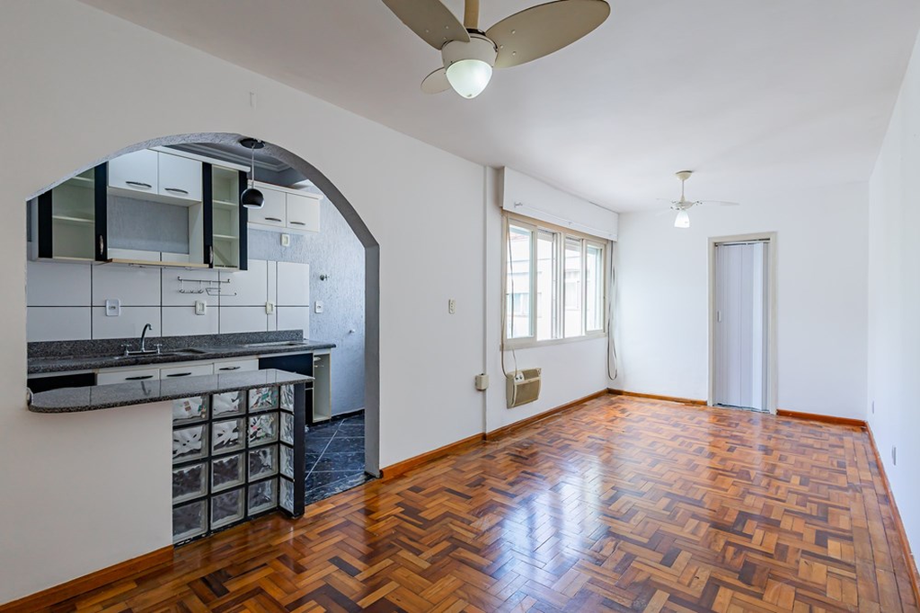 Studio com 32m², 1 dormitório no bairro Vila Ipiranga em Porto Alegre para Comprar