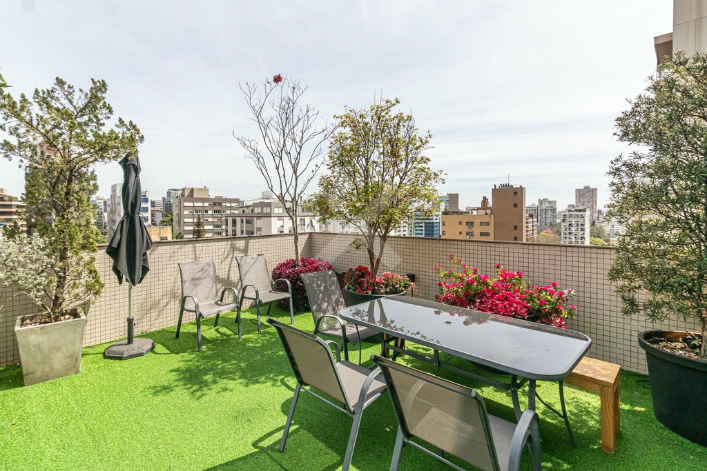 Cobertura com 185m², 2 dormitórios no bairro Rio Branco em Porto Alegre para Comprar