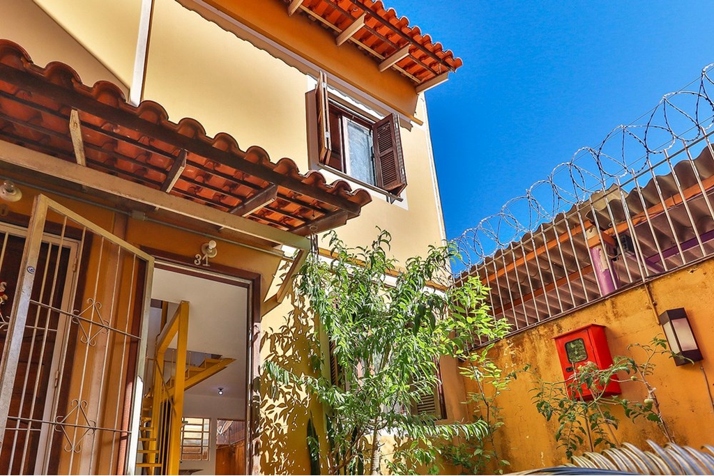 Casa de Condomínio com 58m², 2 dormitórios no bairro Ipanema em Porto Alegre para Comprar