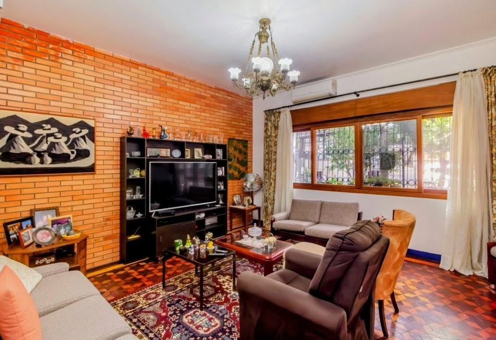 Casa com 240m², 3 dormitórios no bairro Menino Deus em Porto Alegre para Comprar