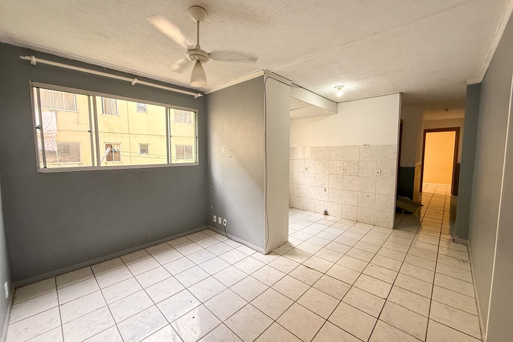 Apartamento com 46m², 2 dormitórios no bairro Guajuviras em Canoas para Comprar