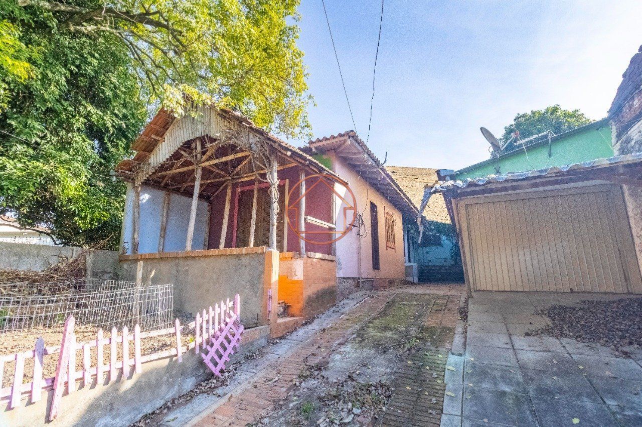 Casa com 100m², 4 dormitórios no bairro Morro Santana em Porto Alegre para Comprar