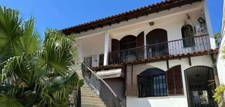 Casa, 3 dormitórios no bairro Tristeza em Porto Alegre para Comprar