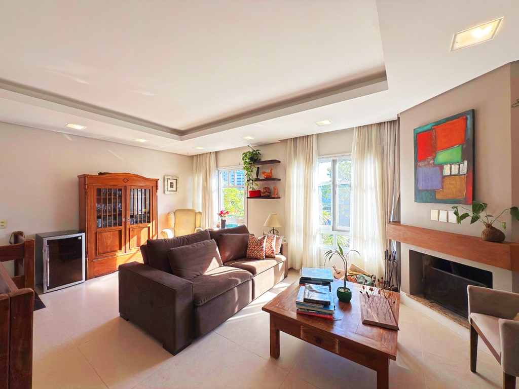 Casa de Condomínio com 218m², 3 dormitórios no bairro Jardim Carvalho em Porto Alegre para Comprar