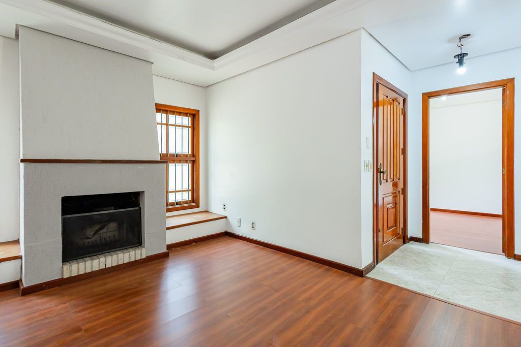 Casa com 247m², 4 dormitórios no bairro Jardim Itu em Porto Alegre para Comprar