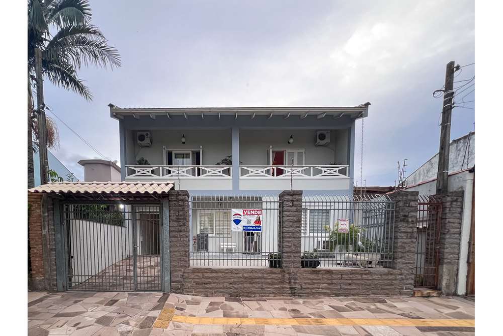 Casa com 200m², 3 dormitórios no bairro Igara em Canoas para Comprar