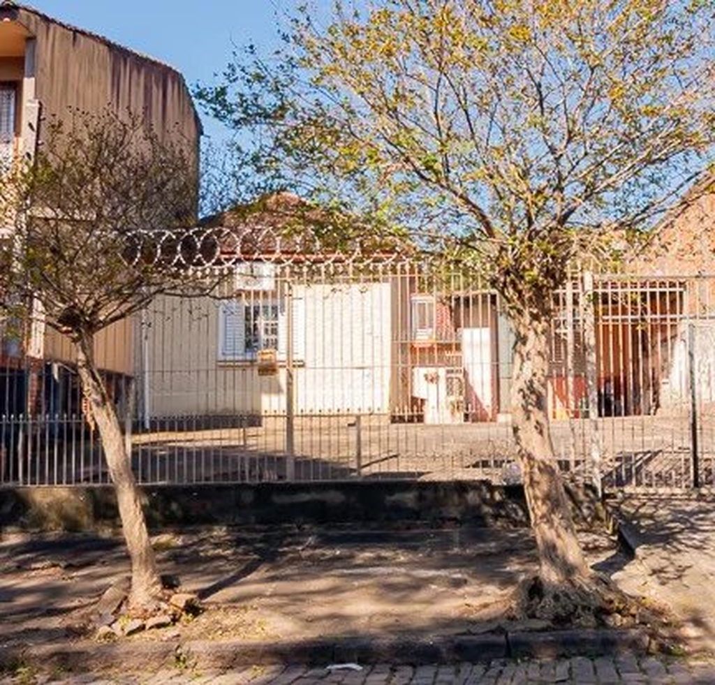 Casa com 130m², 4 dormitórios no bairro Jardim Itu Sabará em Porto Alegre para Comprar